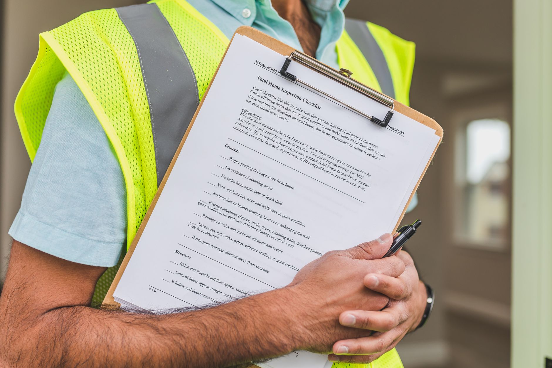 Ellenőrzési lista kitöltése csíptetős táblán
